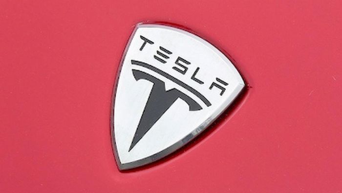 Στα όρια οικονομικής κατάρρευσης έφτασε η Tesla Motors το 2013.