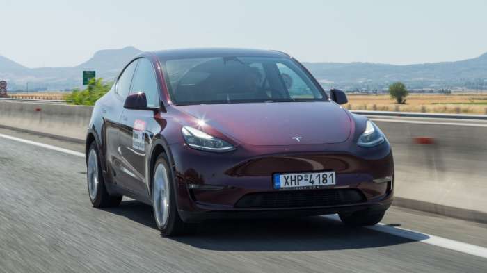 Tesla Model Y: Στη ζέστη κάνει 21 παραπάνω χιλιόμετρα