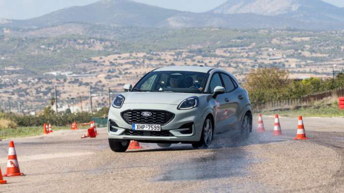 Από στεγνό σε βρεγμένο, το Michelin Pilot Sport 5 έχει 10 χλμ./ώρα διαφορά στο κράτημα (Elk Test).