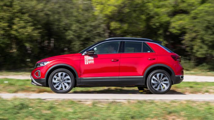 Το VW T-Roc στο ταξίδι έχει αυτονομία 862 χλμ, ενώ το Yaris Cross 537 χλμ..