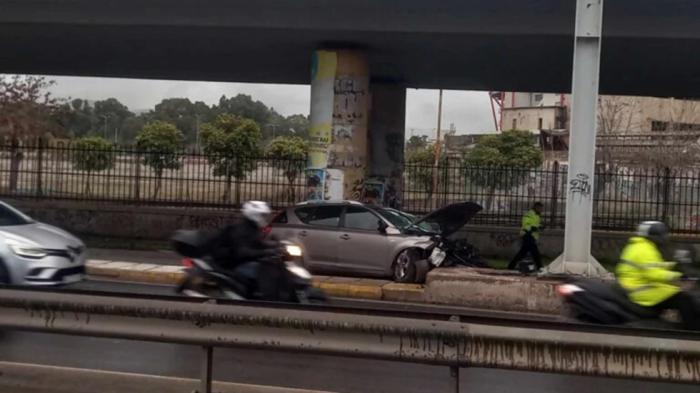 Τροχαίο στον Πειραιά: Κατέληξε ο οδηγός που προσέκρουσε σε κολόνα 