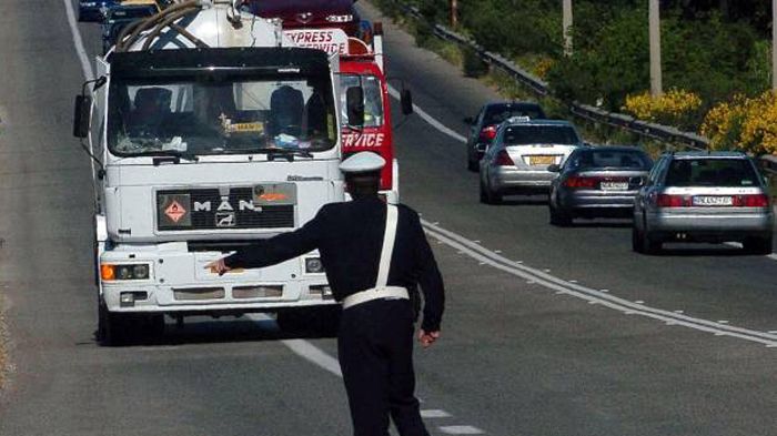 Παρά τους ελέγχους της Τροχαίας, το Δεκέμβριο του 2012 έγιναν 498 τροχαία ατυχήματα με 621 παθόντες.