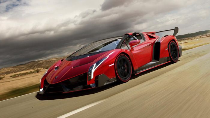 Κάτω από το καπό της νέας Lambrorghini Veneno Roadster συναντάμε τον κινητήρα της Aventador, ο οποίος είναι ο 6,5λτ. V12 με απόδοση που αγγίζει τα 750 άλογα. 