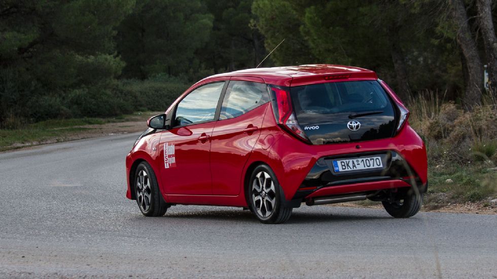 Ευχάριστο και ευκολοδήγητο είναι το Toyota Aygo στο δρόμο, προσφέροντας και ωραία αίσθηση σε συνθήκες που δεν ταιριάζουν ωστόσο με τον αστικό χαρακτήρα του.