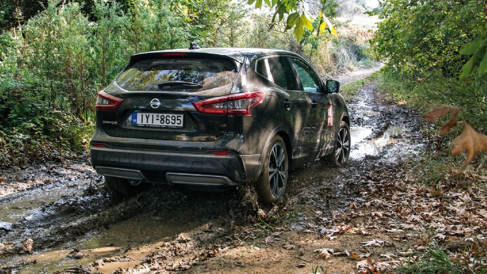 Παρά τα ασφάλτινα ελαστικά, το Nissan Qashqai δεν κόλλησε πουθενά.