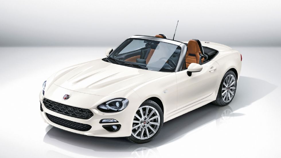 Όμορφο design και διθέσιο εσωτερικό για το νέο Fiat 124 Spider, που βασίζεται πάνω στο Mazda MX-5.