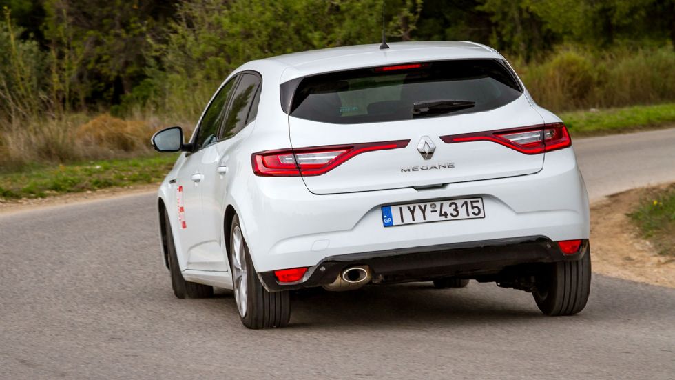 Το Renault Megane προσφέρει αξιόλογη οδηγική αίσθηση και ισορροπία μεταξύ άνεσης και αποτελεσματικότητας. 