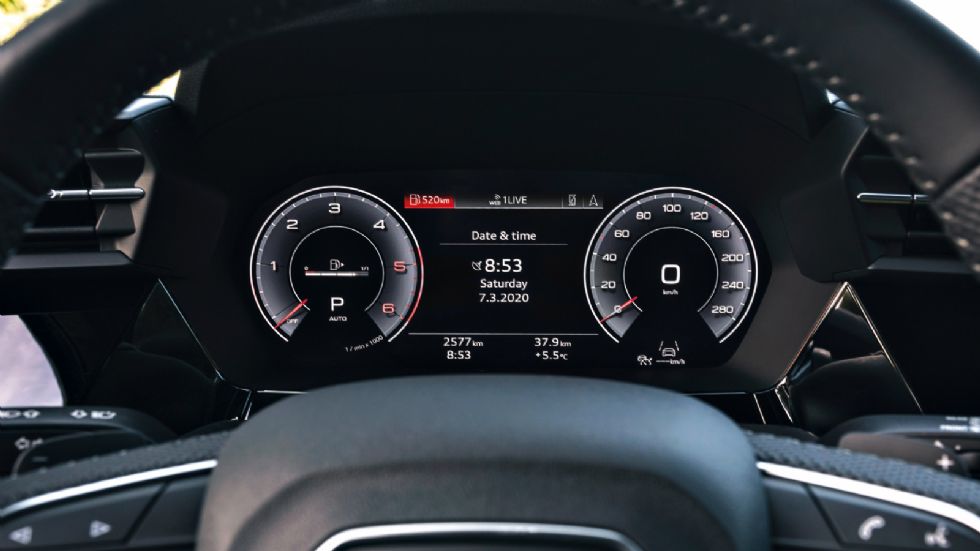 Ο ψηφιακός πίνακας οργάνων είναι στάνταρ και διαμορφωποιήσιμος, όπως μας έχει συνηθίσει η Audi.