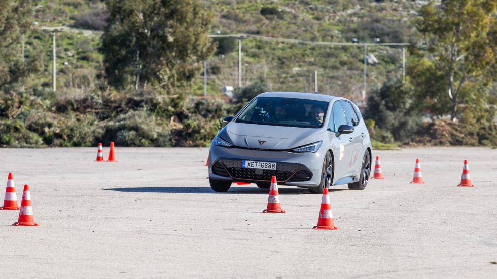 Elk Test: Το CUPRA Born στη δοκιμή αποφυγής κινδύνου