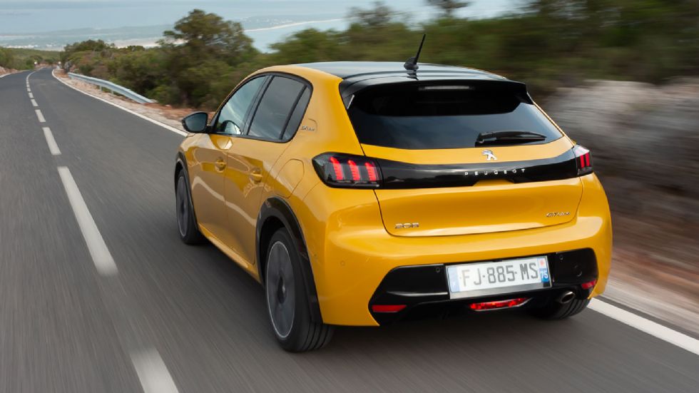 Τα Peugeot 208 και Renault Clio ισορροπούν με τον καλύτερο τρόπο ανάμεσα στην άνεση και την δυναμική συμπεριφορά.