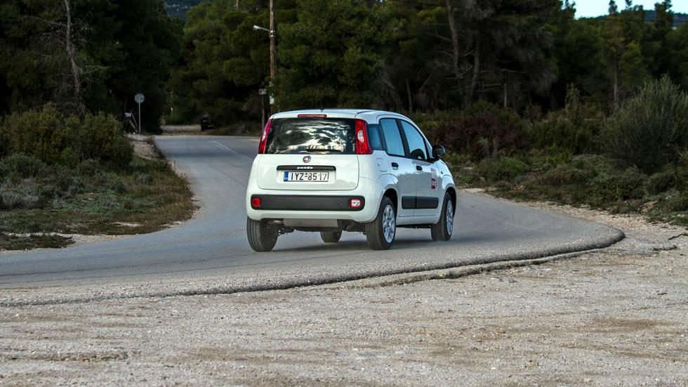 Το Fiat 
Panda ευχαριστεί με την μαλακή του ανάρτηση και την άνεση που αυτή προσφέρει, ενώ είναι πολύ ευχάριστο και εύκολο στην οδήγησή του. 
