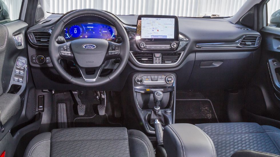 Tο εσωτερικό του νέου Ford Puma είναι όμορφο και σύγχρονο σε διάκοσμο με μεγάλη οθόνη αφής και τον ψηφιακό πίνακα οργάνων 12,3``.