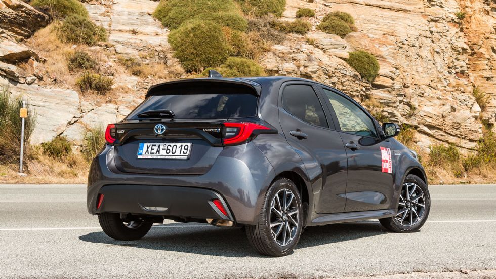 Toyota Yaris: Να το αγοράσω σε βενζίνη ή υβριδικό;