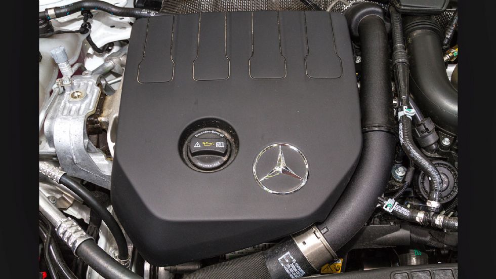 Ο 1,33 λτ. κινητήρας της Mercedes διακρίνεται για την high-tech τεχνολογία που ενσωματώνει και την πολιτισμένη του λειτουργία, ενώ προσφέρει καλές επιδόσεις με χαμηλές τιμές κατανάλωσης.