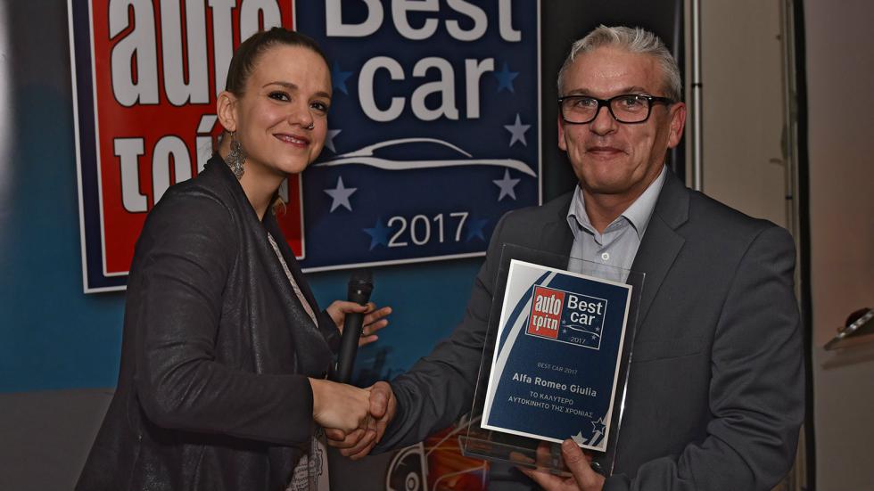 Ο κ. Buganza έλαβε το βραβείο του Best Car 2017 για την Alfa Romeo Giulia που βρέθηκε στην τρίτη θέση της τελικής κατάταξης.