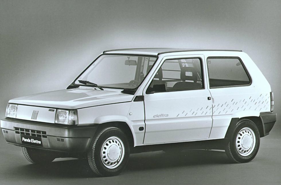 Panda Elettra (1990). Το Fiat Panda, κυρίως λόγω του χαμηλού βάρους και των συμπαγών διαστάσεων, ήταν πάντα συνώνυμο και της φιλικότητας προς το περιβάλλον. Το 1990 παρουσιάστηκε η αμιγώς ηλεκτρική έκ