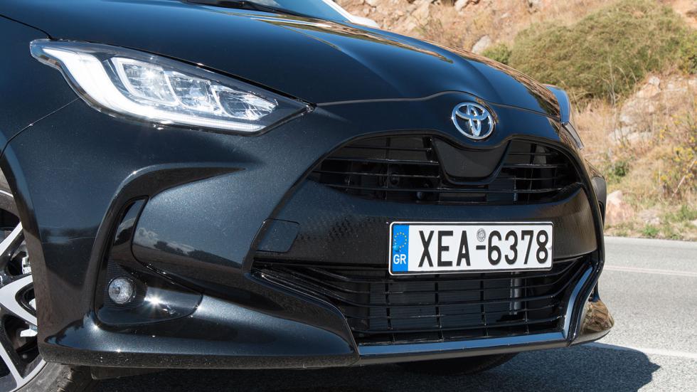 Το Toyota Yaris απέναντι στους Γάλλους ανταγωνιστές του!