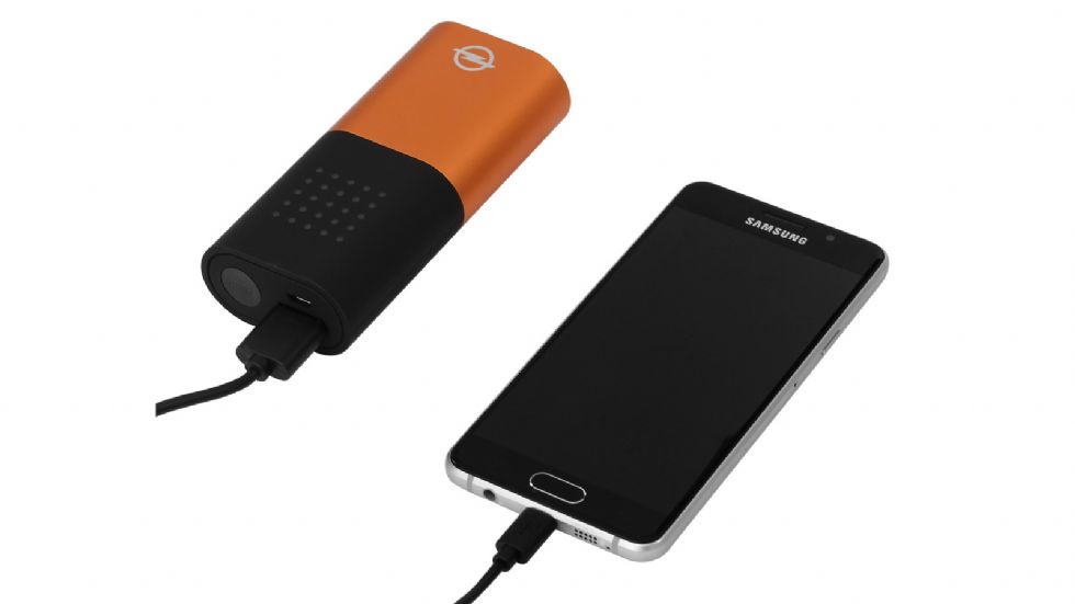 Το παρόν δίνει και ένα powerbank με τα σήματα της Opel (29,50 ευρώ).