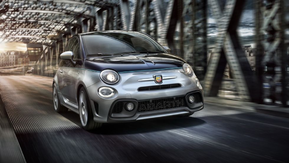 Κάτω από το καπό του Abarth 695 Rivale υπάρχει ο 1.400άρης turbo κινητήρας των 180 ίππων και των 250 Nm ροπής, που επιτρέπει στο ιταλικό μίνι να κάνει το 0-100 σε 6,7 δλ. και να έχει τελική ταχύτητα 2