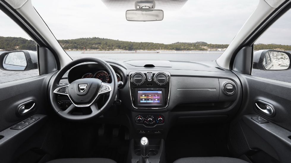 Η Dacia ξεκίνησε να δέχεται παραγγελίες στη Γαλλία για τα ανανεωμένα μοντέλα της, με το πρώτα οχήματα να φτάνουν στους εμπόρους από τον Απρίλιο.