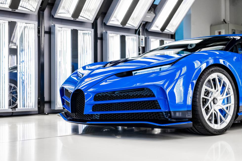 Με το μπλε χρώμα της θρυλικής ΕΒ110 η πρώτη Bugatti Centodieci