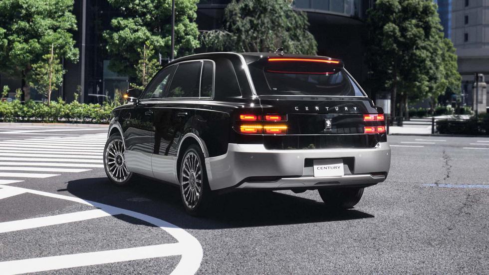 Plug-in hybrid και με νέο έμβλημα το Toyota Century SUV