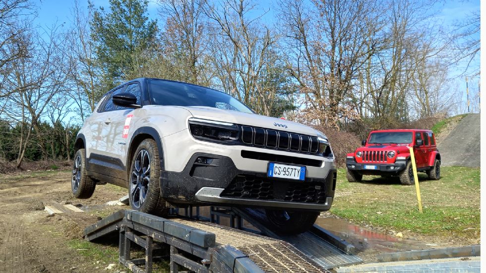 Οδηγούμε: Νέο Jeep Avenger e-Hybrid