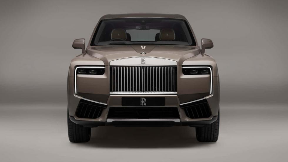 Νέα φώτα για την ανανεωμένη Rolls-Royce Cullinan