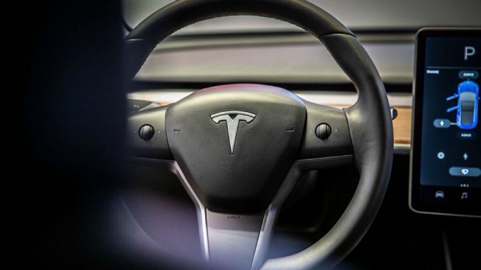 Η Tesla αποθηκεύει πληροφορίες από όλα τα αυτοκίνητα της