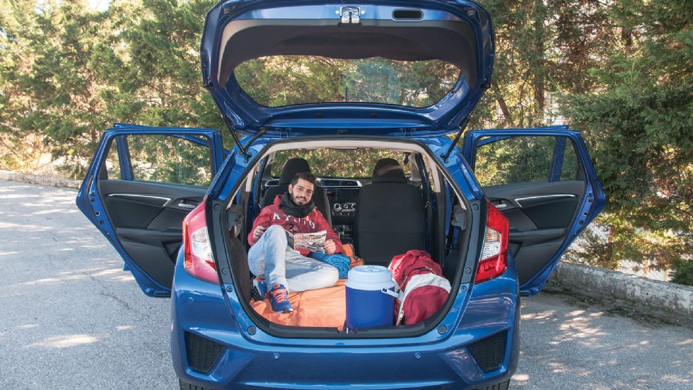 Μέχρι και camping μπορείς να κάνεις στην καμπίνα Honda Jazz, αφού οι χώροι του συγκρίνονται με μοντέλων μεγαλύτερης κατηγορίας. 