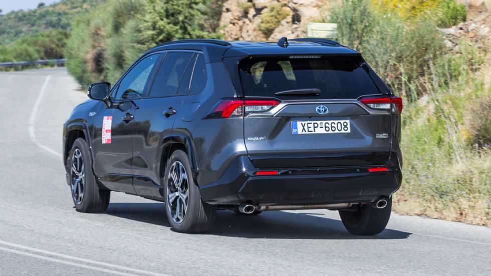 Toyota RAV4 PHEV: Πανίσχυρο, δεν «καίει» και πάει παντού!