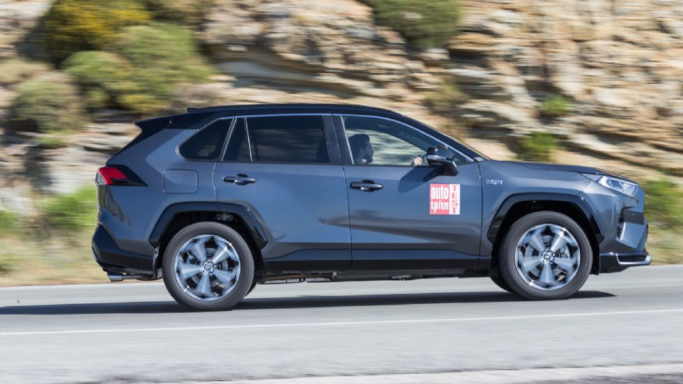 Toyota RAV4 PHEV: Πανίσχυρο, δεν «καίει» και πάει παντού!