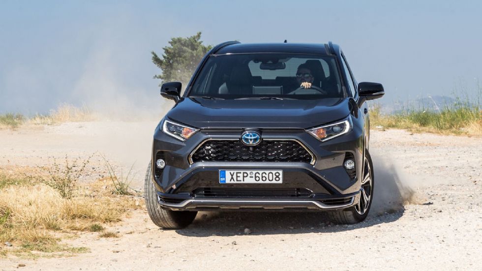 Toyota RAV4 PHEV: Πανίσχυρο, δεν «καίει» και πάει παντού!