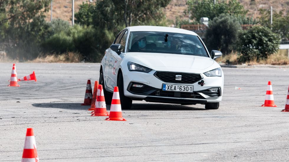 Η σφιχτή ανάρτηση της έκδοση FR ελέγχει σωστά τις κινήσεις του αμαξώματος και συγκρατεί την κλίση.