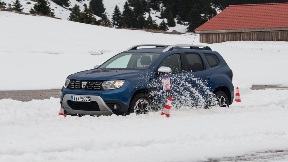 Dacia Duster με και χωρίς 4x4 σε χιόνι και λάσπη