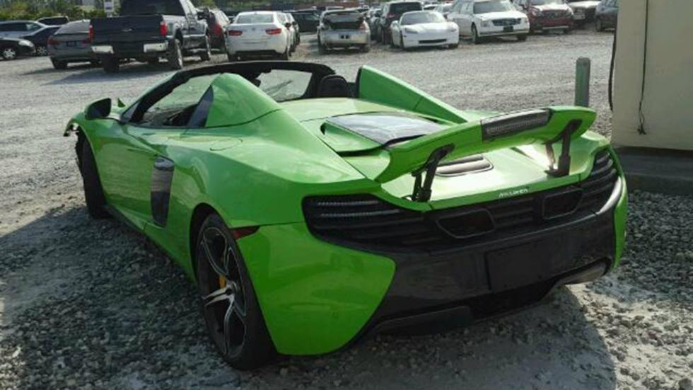 Η τρακαρισμένη McLaren προσφέρεται για 102.000 ευρώ.