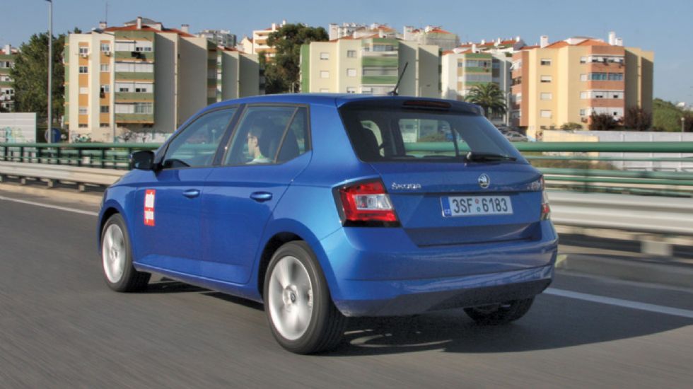 Η νέα Skoda Fabia είναι πλέον αρκετά αθόρυβη στο δρόμο και με καλύτερη ποιότητα κύλισης, προσφέροντας και πάλι πολύ καλή άνεση.