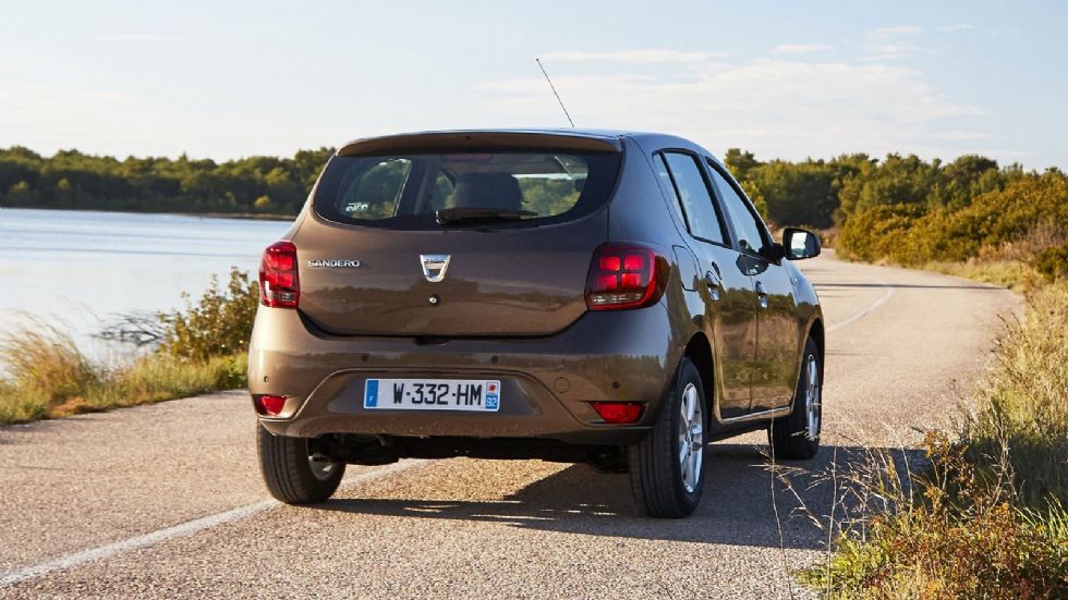 Στο δρόμο το Dacia Sandero χαρακτηρίζεται από την άνεση που προσφέρει.
