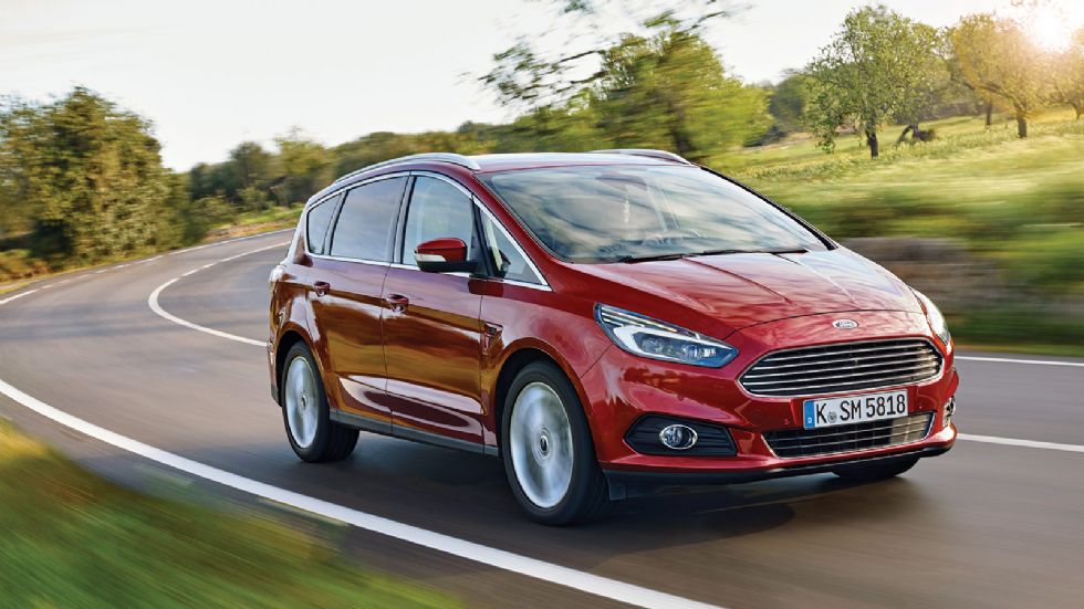 Το Ford S-Max είναι το οικογενειακό που χαίρονται να οδηγούν οι σπορτίφ οικογενειάρχες. Το τιμόνι προσφέρει πλούσια πληροφόρηση, η ανάρτηση είναι σφιχτή όσο πρέπει. Η τιμή του ξεκινάει από τα 33.580 ε