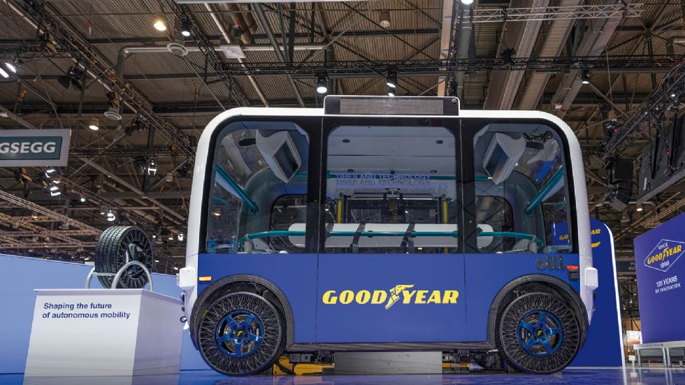 Αυτοκίνητα χωρίς οδηγό; Ελαστικά χωρίς αέρα! Το RadVision της Goodyear προσαρμοσμένο στο αυτόνομο λεωφορείο Olli. 