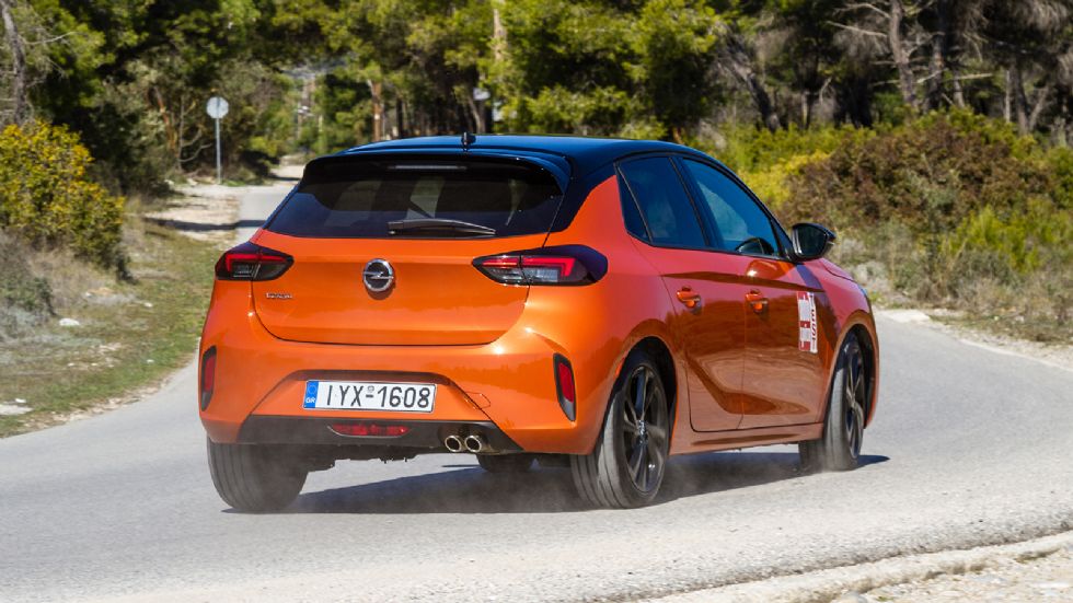 To Opel Corsa GS Line διαθέτει πιο σπορτίφ ρύθμιση στην ανάρτηση με αποτέλεσμα να βγάζει περισσότερα στοιχεία δυναμισμού στο δρόμο. 
