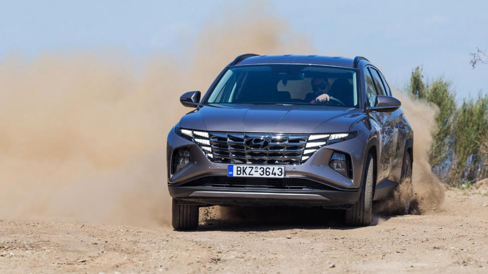 Το Hyundai Tucson έχει αυτόματες 4κίνητες εκδόσεις, τόσο με κινητήρα πετρελαίου (136 PS) όσο και με κινητήρα βενζίνης (180 PS).