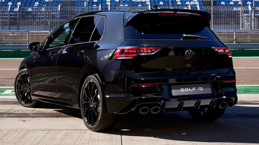 Σύμφωνα με την Volkswagen, το 0-100 χλμ./ώρα στο Golf R των 333 ίππων γίνεται σε 4,6 δευτερόλεπτα.