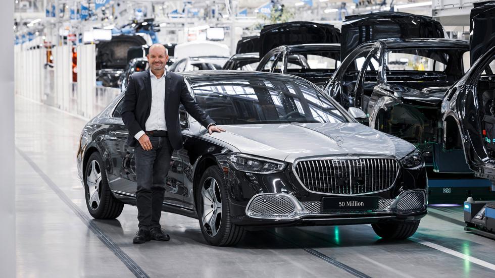 H πρώτη ολοκαίνουργια Mercedes Maybach S-Class είναι το υπ αριθμόν 50-εκατομμυριοστό επιβατικό αυτοκίνητο της γερμανικής μάρκας.