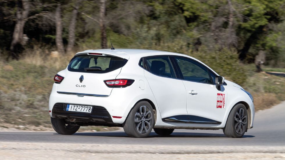 Στο δρόμο το μεγαλύτερο ατού του Renault Clio, είναι η άνεση που προσφέρει στους επιβάτες, με την ανάρτησή του να λειτουργεί υποδειγματικά.