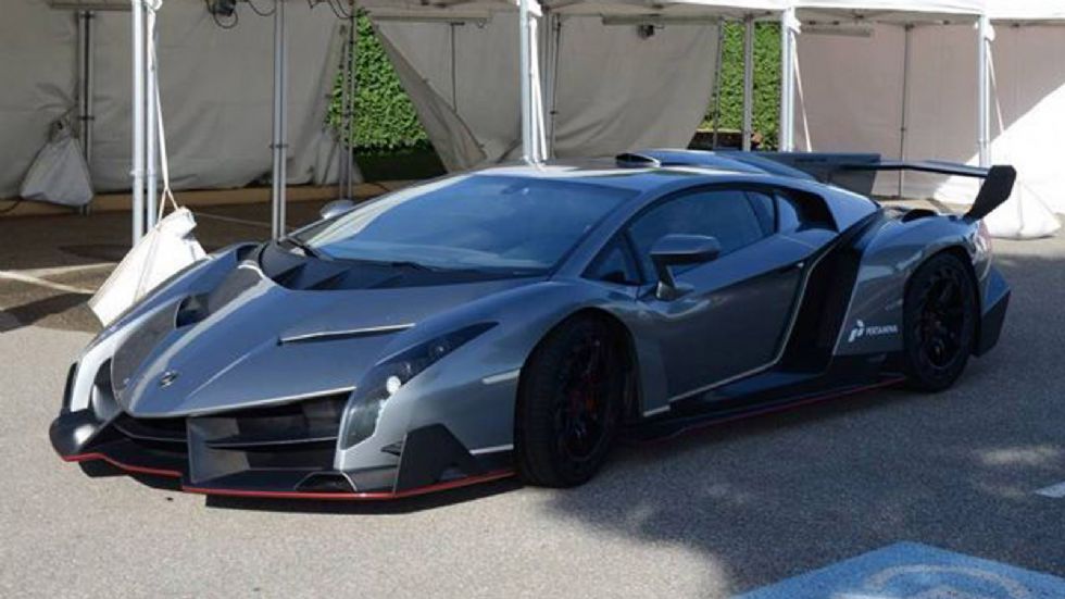 Πωλητήριο σε μια από τις 5 Lamborghini Veneno που παρήχθησαν, βγήκε προς πώληση από τον ιδιοκτήτη της.