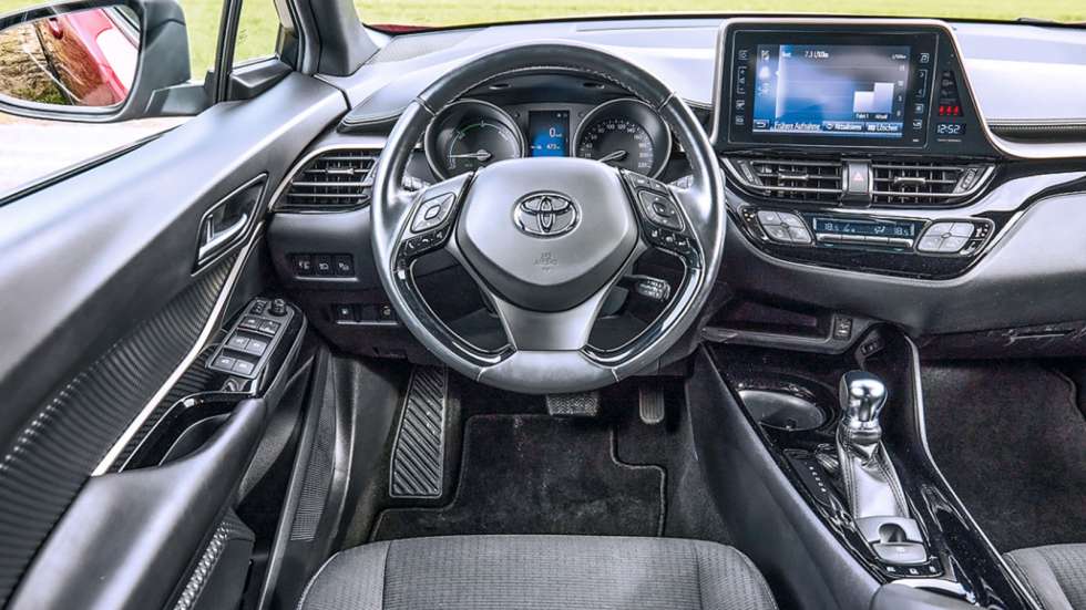 Συγκριτικό μεταχειρισμένων υβριδικών: Toyota Auris VS Toyota C-HR