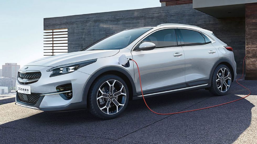 Χάρη στην μπαταρία των 8,9 kWh το Kia XCEED PHEV μπορεί να κάνει σχεδόν 60 χιλιόμετρα χωρίς να κάψει σταγόνα βενζίνης.
