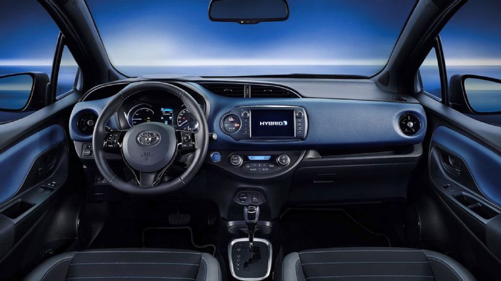 Το Toyota Yaris είναι από τα πρώτα μικρά  με αυξημένες δυνατότητες συνδεσιμότητας. Η ποιότητα και το φινίρισμά του ξεχωρίζουν, ενώ  σημείο αναφοράς είναι η πρακτικότητά του.