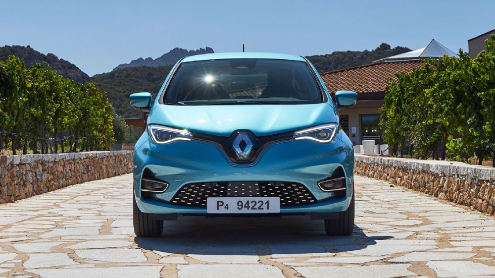 Peugeot e-208 Vs Renault Zoe